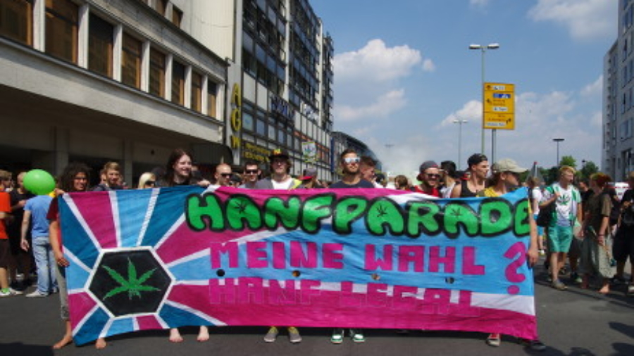 hanfparade-2013-fronttranspi.jpg