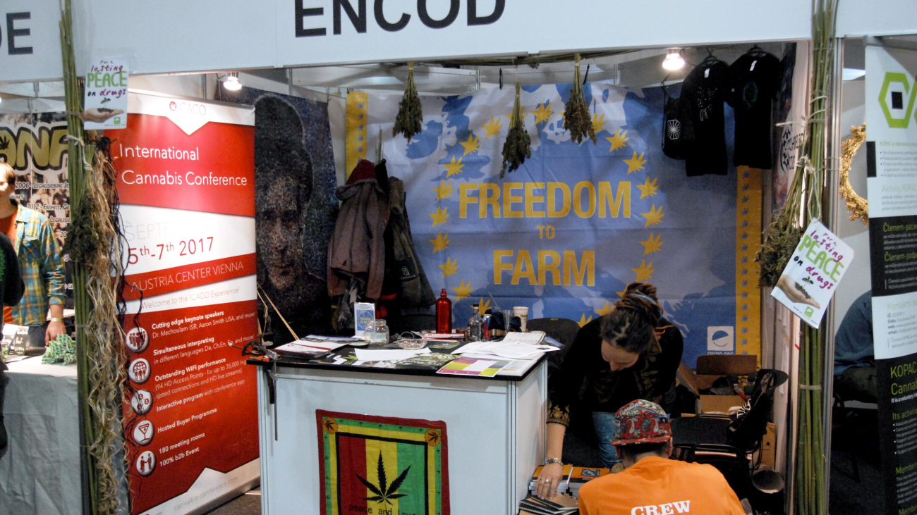 cannafest_2016_encod_stand_photo_derrick_bergman_0236_1_.jpg